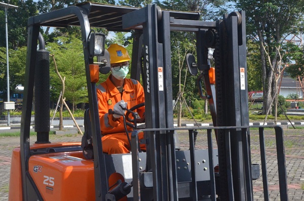 Mahasiswa PEM Akamigas, Tetap Aman Saat Praktikum