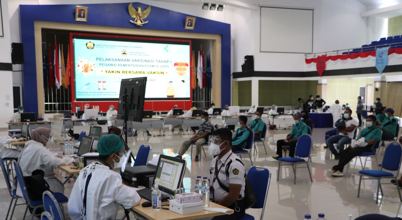 Politeknik Energi dan Mineral (PEM) Akamigas menggelar vaksinasi Covid – 19 tahap satu