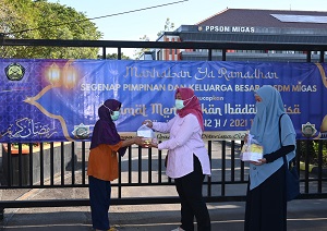 PPSDM Migas Bagi Takjil Gratis Selama Bulan Ramadhan 