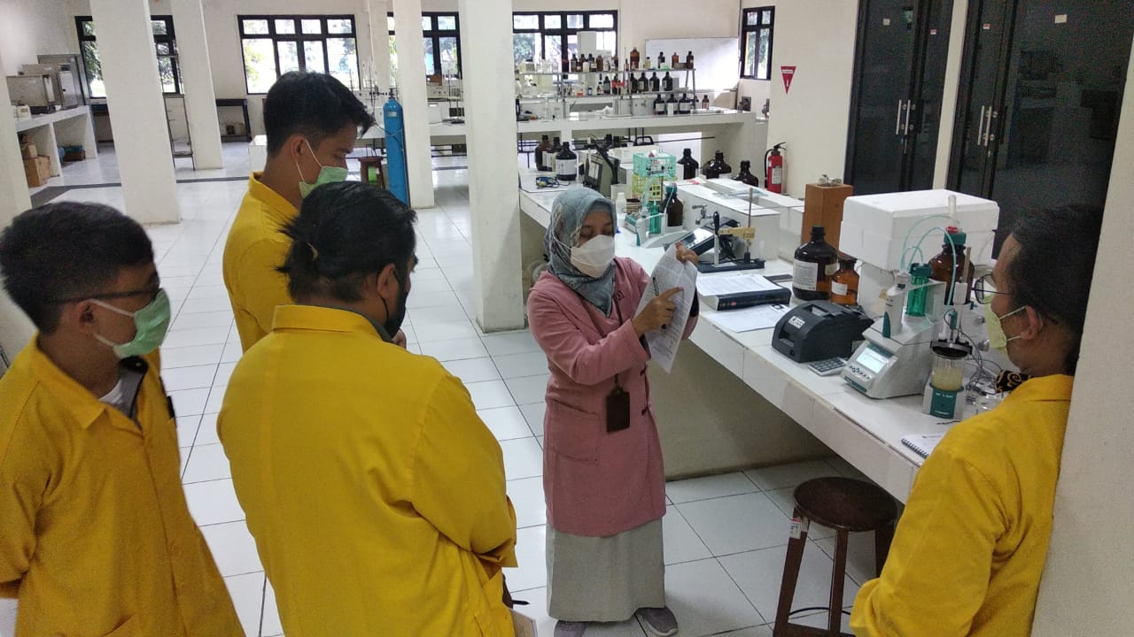 Operator Pengujian Minyak Pelumas