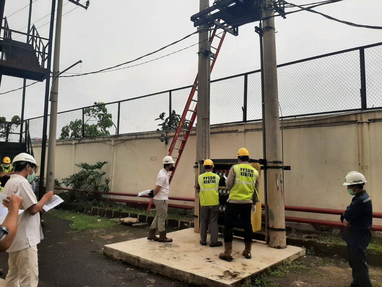 PT. Pertamina Sertifikasikan Tenaga Teknik Bidang Distribusi Jaringan Tegangan Rendah Bersama PPSDM KEBTKE