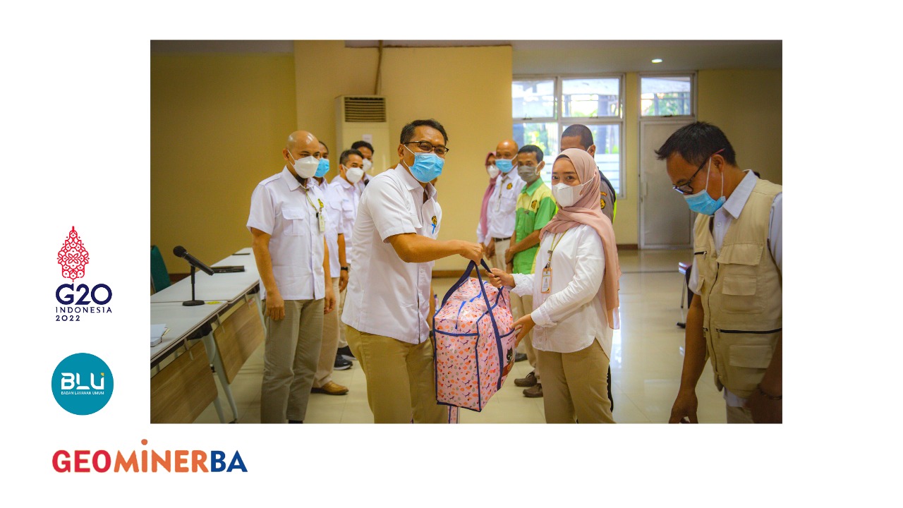 Sambut Lebaran 1443 Hijriah, Kepala PPSDM Geominerba Bagikan Bingkisan
