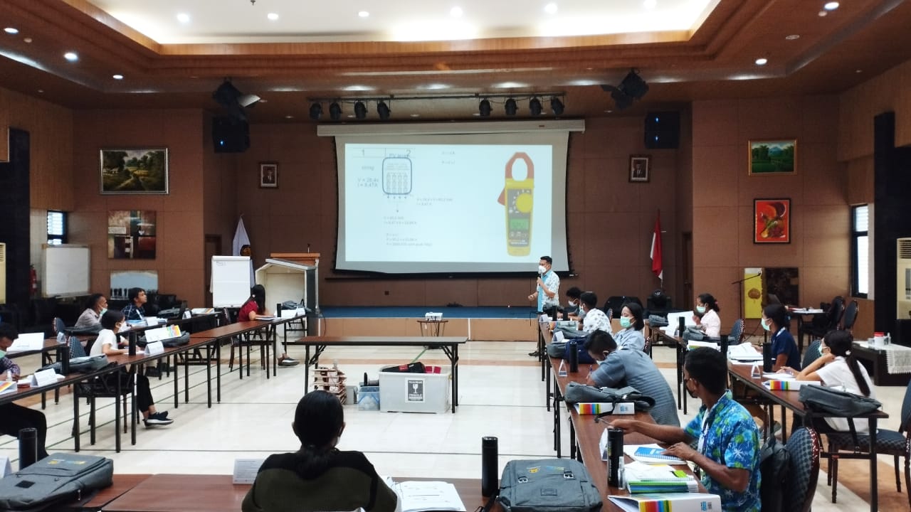 Pelatihan Teknis dan Sertifikasi Pengoperasian dan Pemeliharaan PLTS Terpusat bagi Operator (Angkatan II) Berkolaborasi dengan UNDP Access