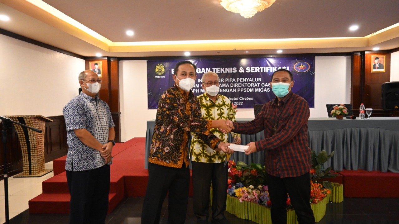 Kepala PPSDM Migas Tutup Bimtek dan Sertifikasi Inspektur Pipa Penyalur dengan BPH Migas