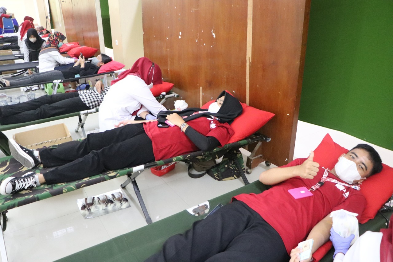 Sivitas Akademika PEM Akamigas Donor Darah bagi Kemanusiaan