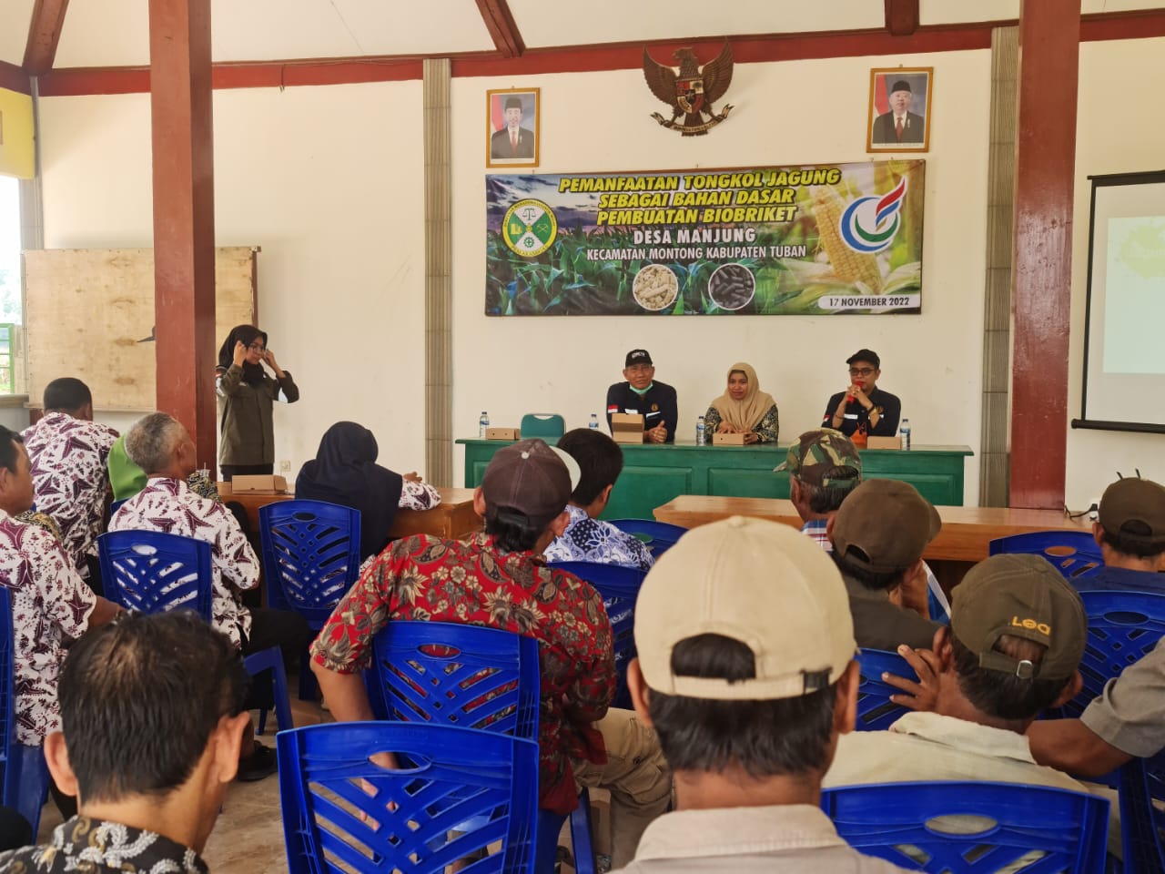 PEM Akamigas Kenalkan Manfaat Lain Tongkol Jagung Bagi Warga Manjung, Tuban