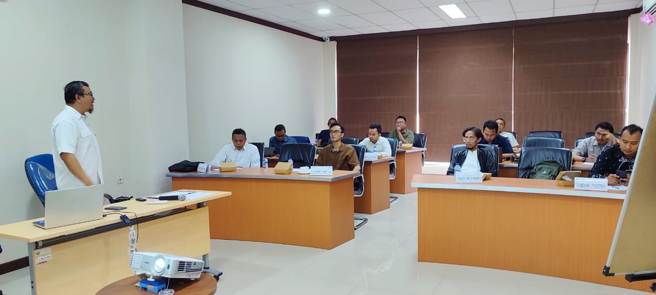 PPSDM KEBTKE Gandeng Disnakertrans dan Energi Provinsi DKI Jakarta Selenggarakan Pelatihan Pemeliharaan PLTS