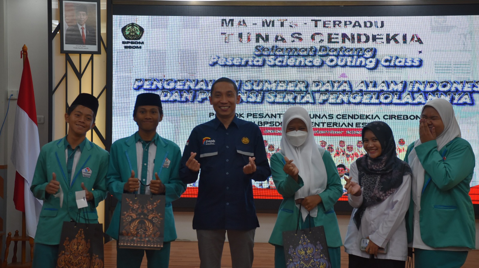 Semangatnya Santri Pesantren Dalam Mempelajari Ilmu Energi