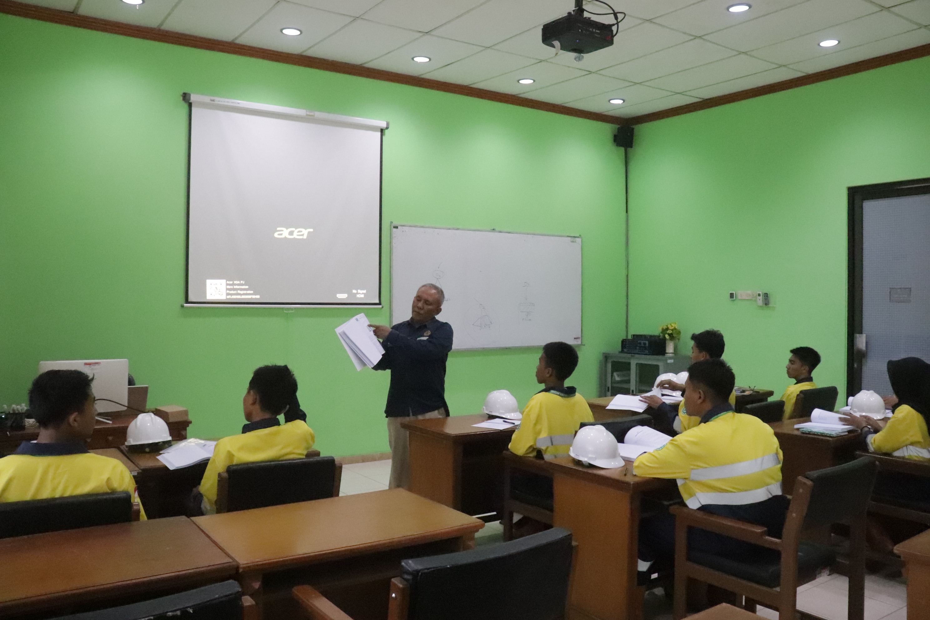 SMKN Toili Barat Ikuti Program PKL 3in1 di PPSDM Migas