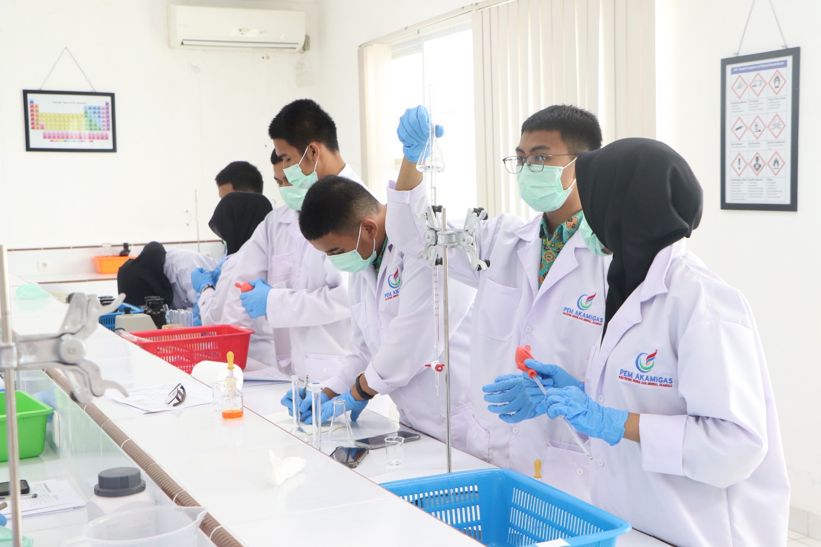 Serunya Belajar Kimia di PEM Akamigas