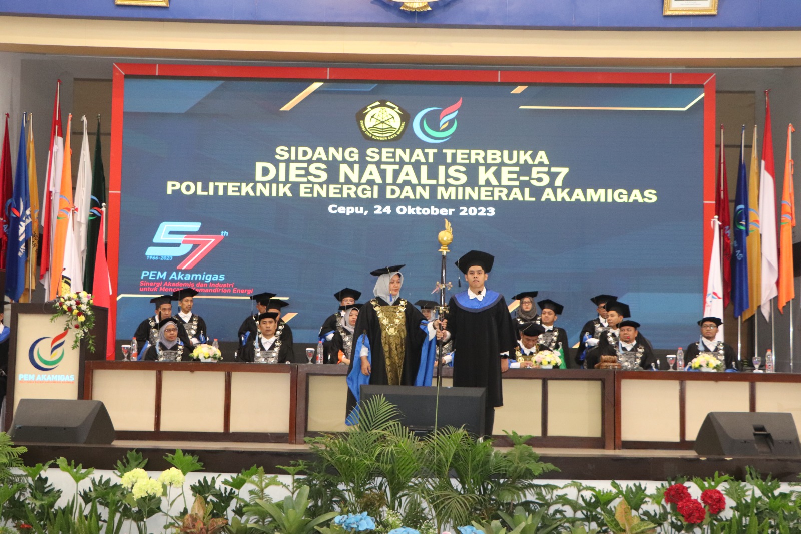SIDANG SENAT TERBUKA DIES NATALIS KE-57 POLITEKNIK ENERGI DAN MINERAL AKAMIGAS