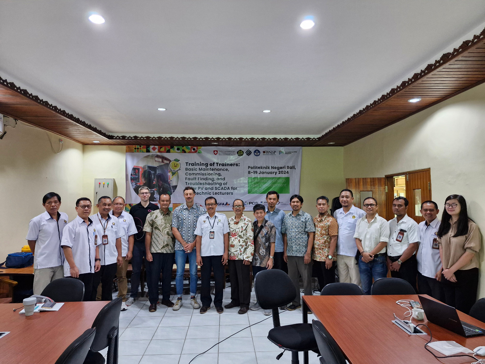 Perkuat Program Studi Energi Terbarukan di Politeknik Negeri, Indonesia dan Swiss Gelar Pelatihan Dosen Bidang Solar PV dan SCADA