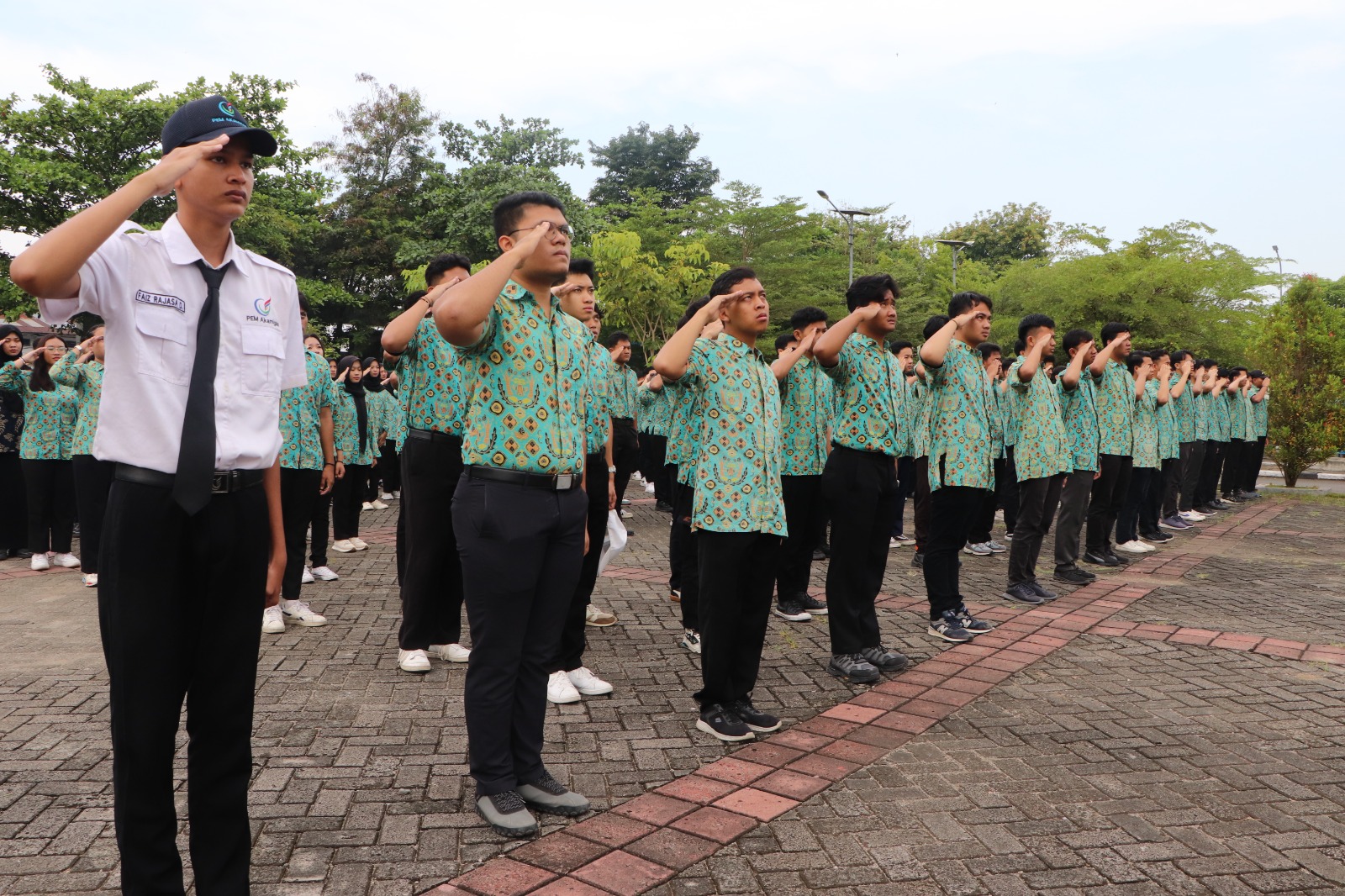 PEM Akamigas Gelar Upacara Peringatan Hardiknas 2025, Tekankan Partisipasi Semesta untuk Pendidikan Bermutu