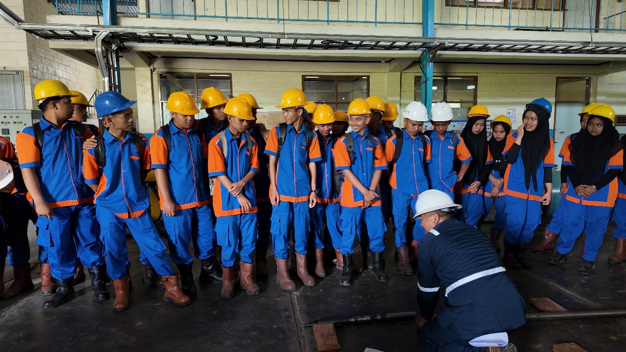 Mengenal Alat Bor Tambang,  Siswa SMK N 2 Sawahlunto Belajar Langsung di BDTBT