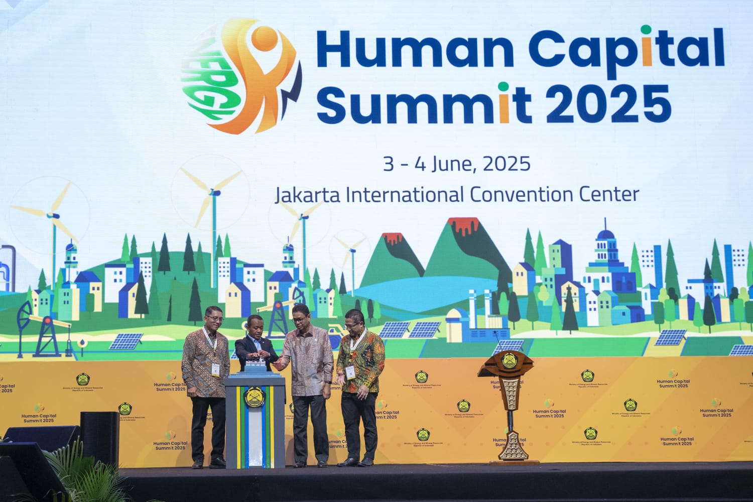 Buka HCS 2025, Menteri Bahlil: Instrumen Penyiapan SDM Terbaik Sektor ESDM
