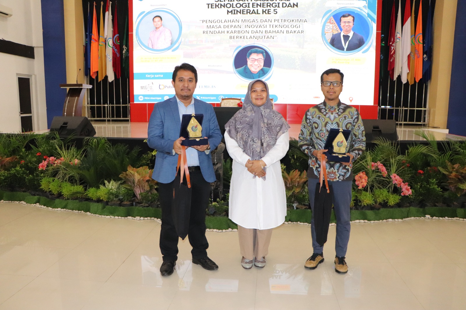 Seminar Nasional Teknologi Energi dan Mineral Ke-5 PEM Akamigas