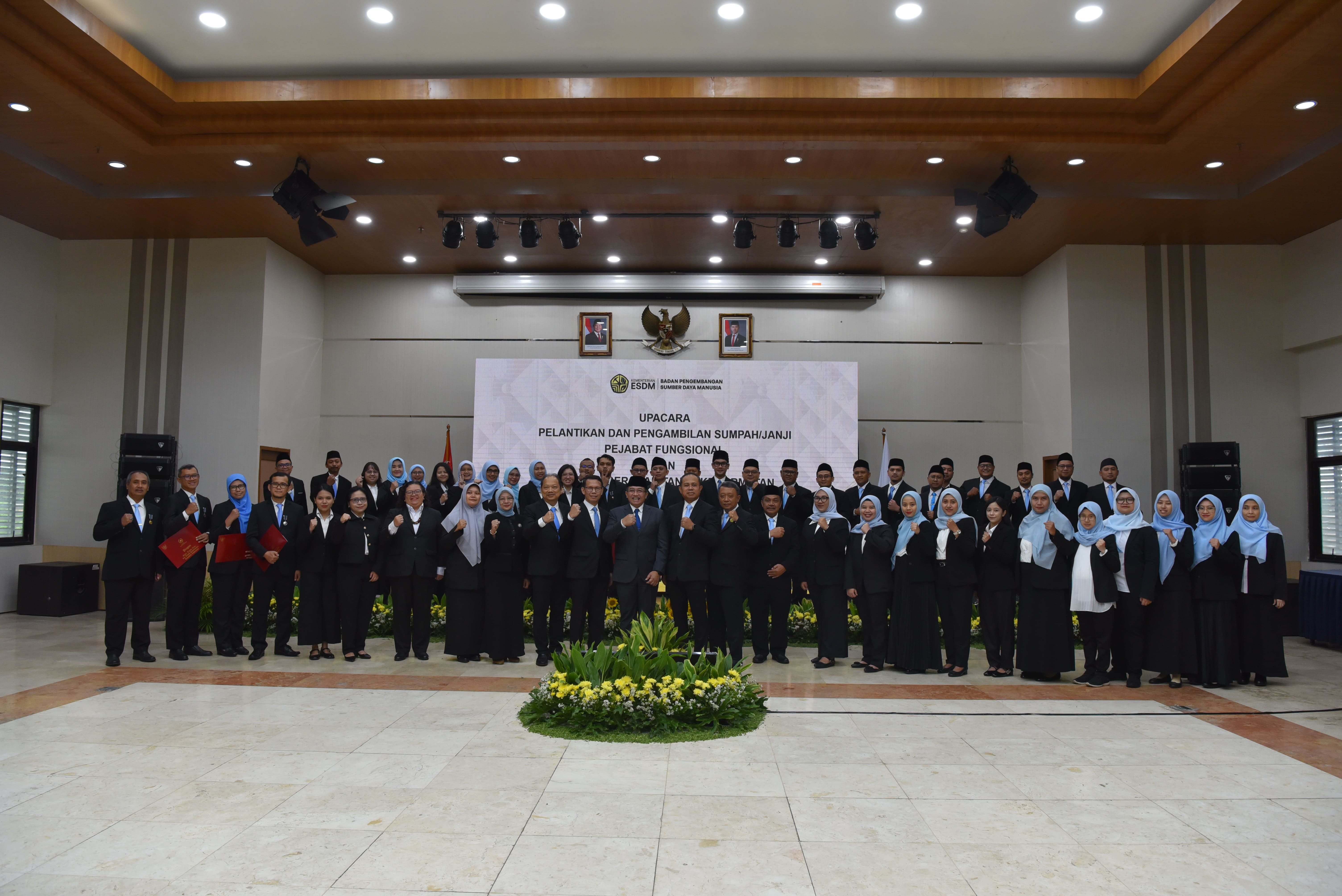 Pelantikan Pejabat Fungsional dan Penganugerahan Satyalancana Karya Satya di Lingkungan Kementerian ESDM