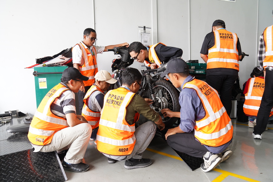 Wujudkan Transportasi Hijau, 15 Peserta Asal Kaltim Ikuti Pelatihan Konversi Motor di PPSDM KEBTKE