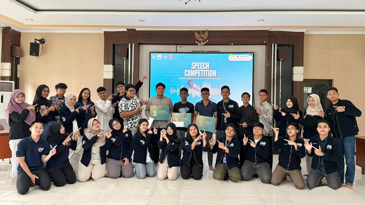 Sinergi Hebat SPE PEM Akamigas SC & UKM English Club: Cetak Orator Global Melalui Speech Competition