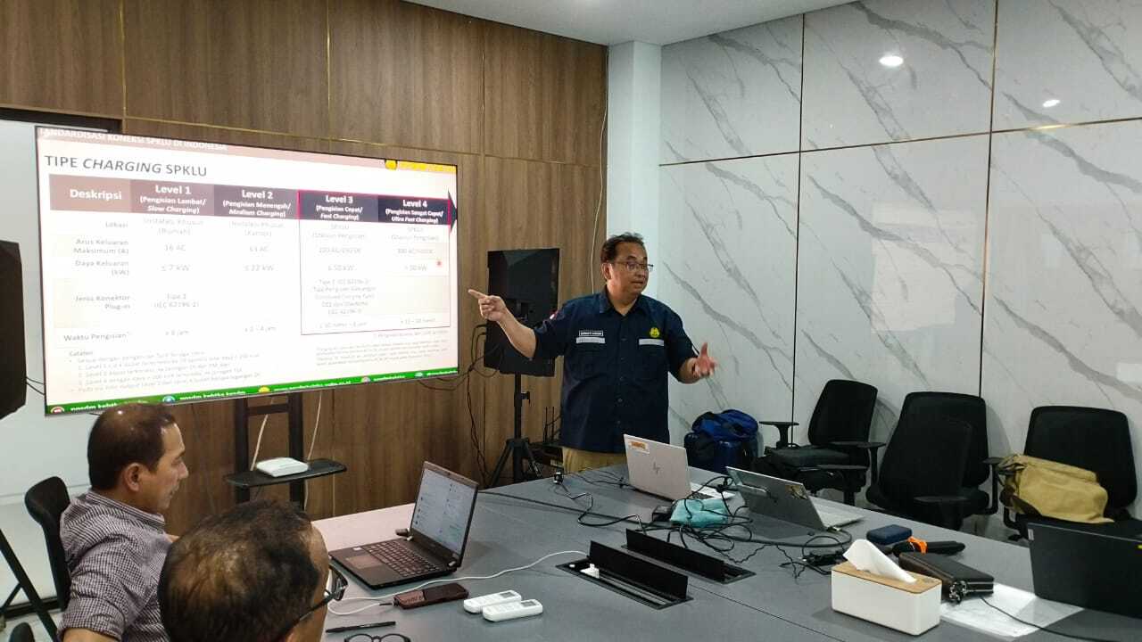 PPSDM KEBTKE Bekali Siswa SMK Yogyakarta Kompetensi Pengoperasian dan Pemeliharaan SPKLU