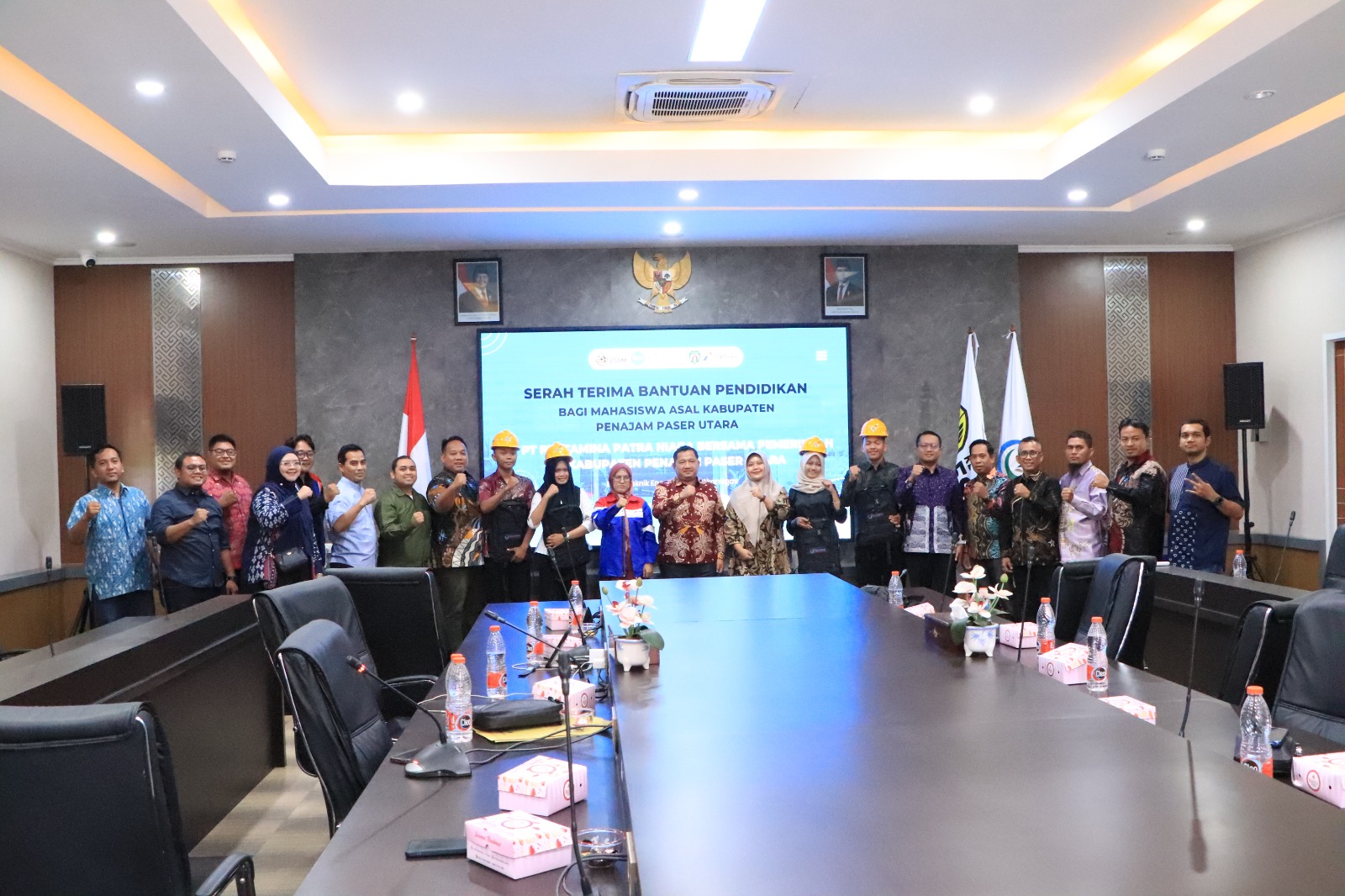 Investasi SDM Energi, Pertamina Serahkan Beasiswa Pendidikan Bagi Putera Daerah Kab. Penajam Paser Utara